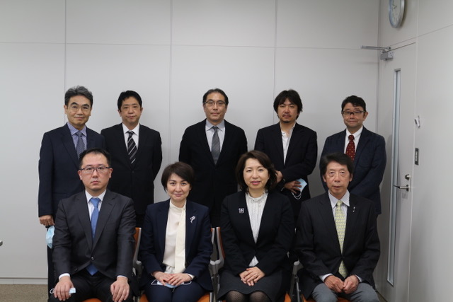 会が終わった直後の演者と会場に参加できた世話人との方々